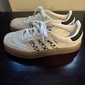 Women’s Adidas Samba size 6